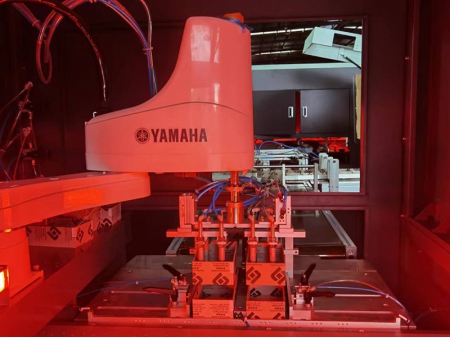 Automatic Rigid Box Making Machine With Yamaha Visual Positioning