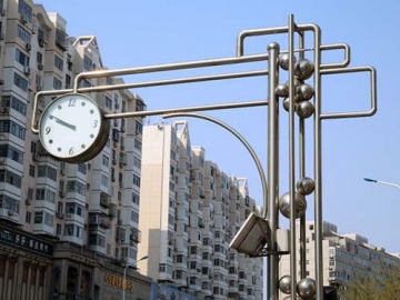 Solar-Power Outdoor Street Clock