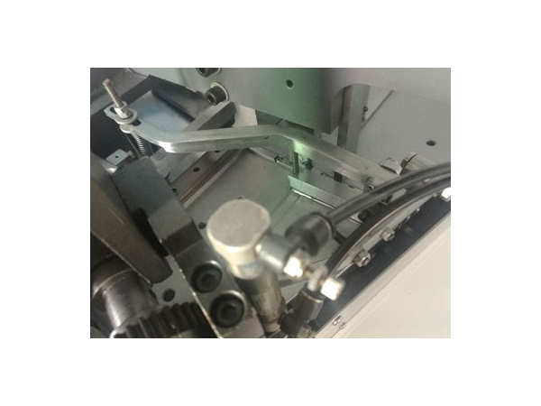 Hang Tag Stringer | Universal Machinery | ETW