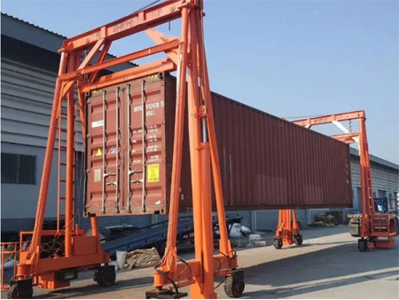 Container Straddle Carrier
