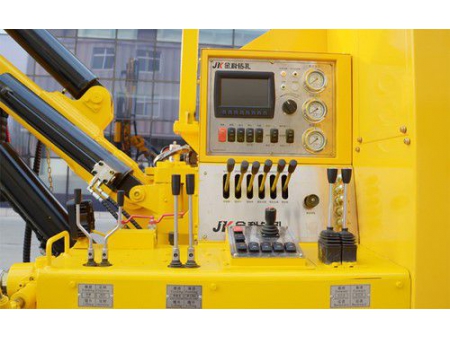 Integrated Hydraulic Crawler Mounted DTH Drilling Rig