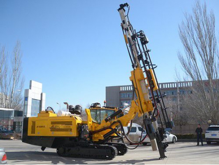 Integrated Hydraulic Crawler Mounted DTH Drilling Rig