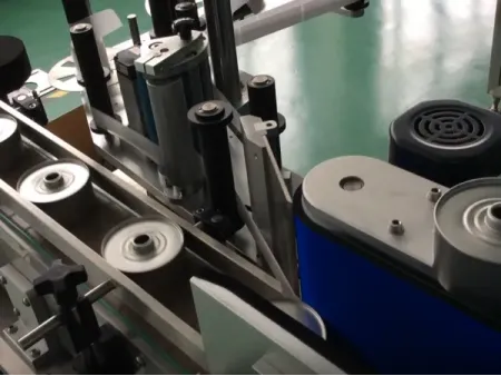 Automatic Round Bottle Labeling Machine