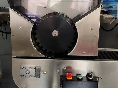 Horizontal Small Cylindrical Product Labeling Machine
