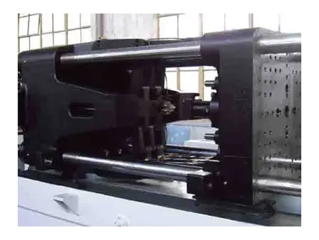 Toggle Clamping Injection Molding Machine