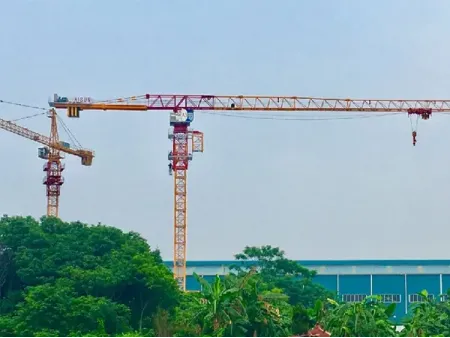 Flat-Top Tower Cranes