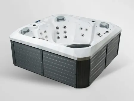 6 Person Hot Tub