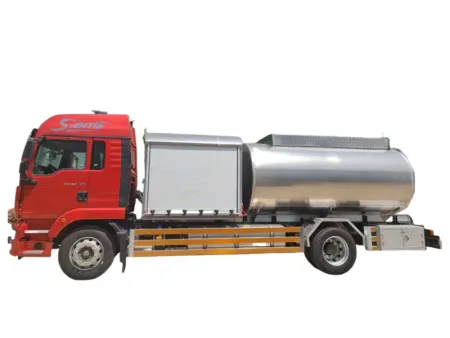 Aircraft Refueling Truck