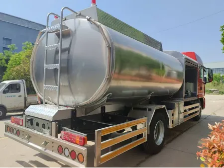 Aircraft Refueling Truck