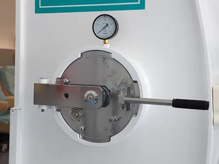 Multiplace Cylindrical Hyperbaric Oxygen Chamber