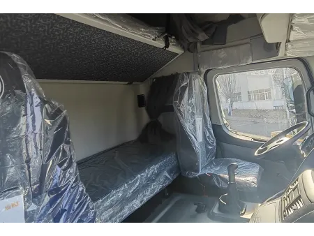 8×8 Tractor Unit
