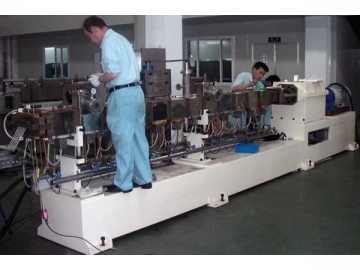 Parallel co-rotating twin screw extruder